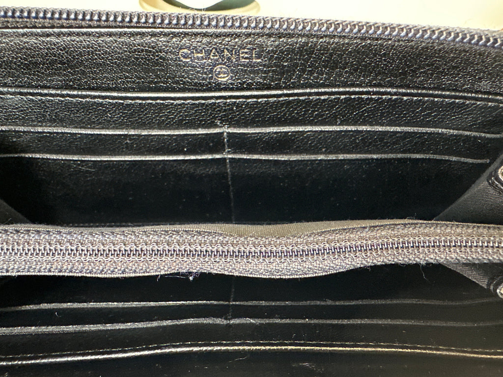 CHANEL CC Logo Caviar Leather Wallet