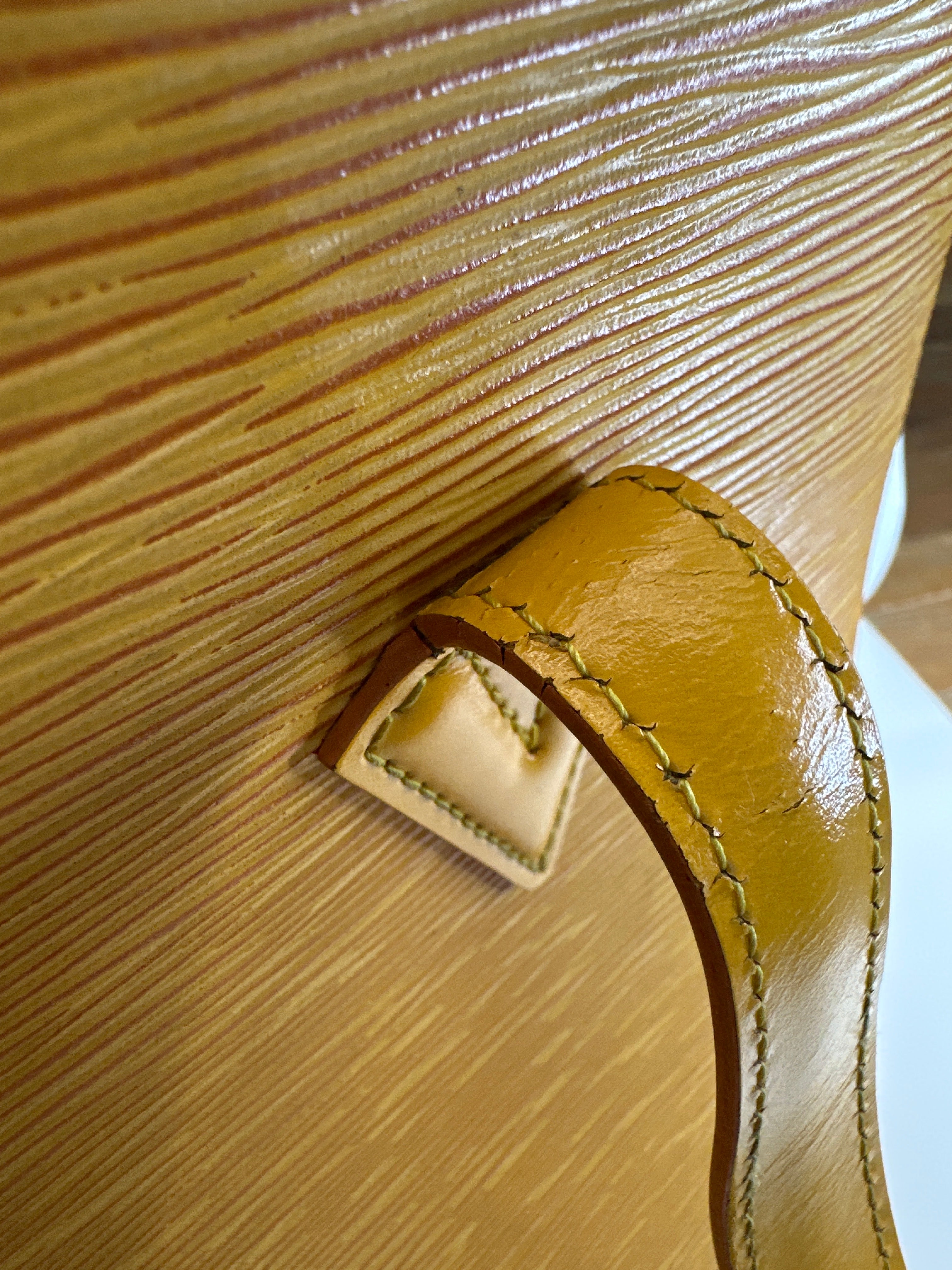 Vintage Louis Vuitton Epi shoulder bag comes with COA