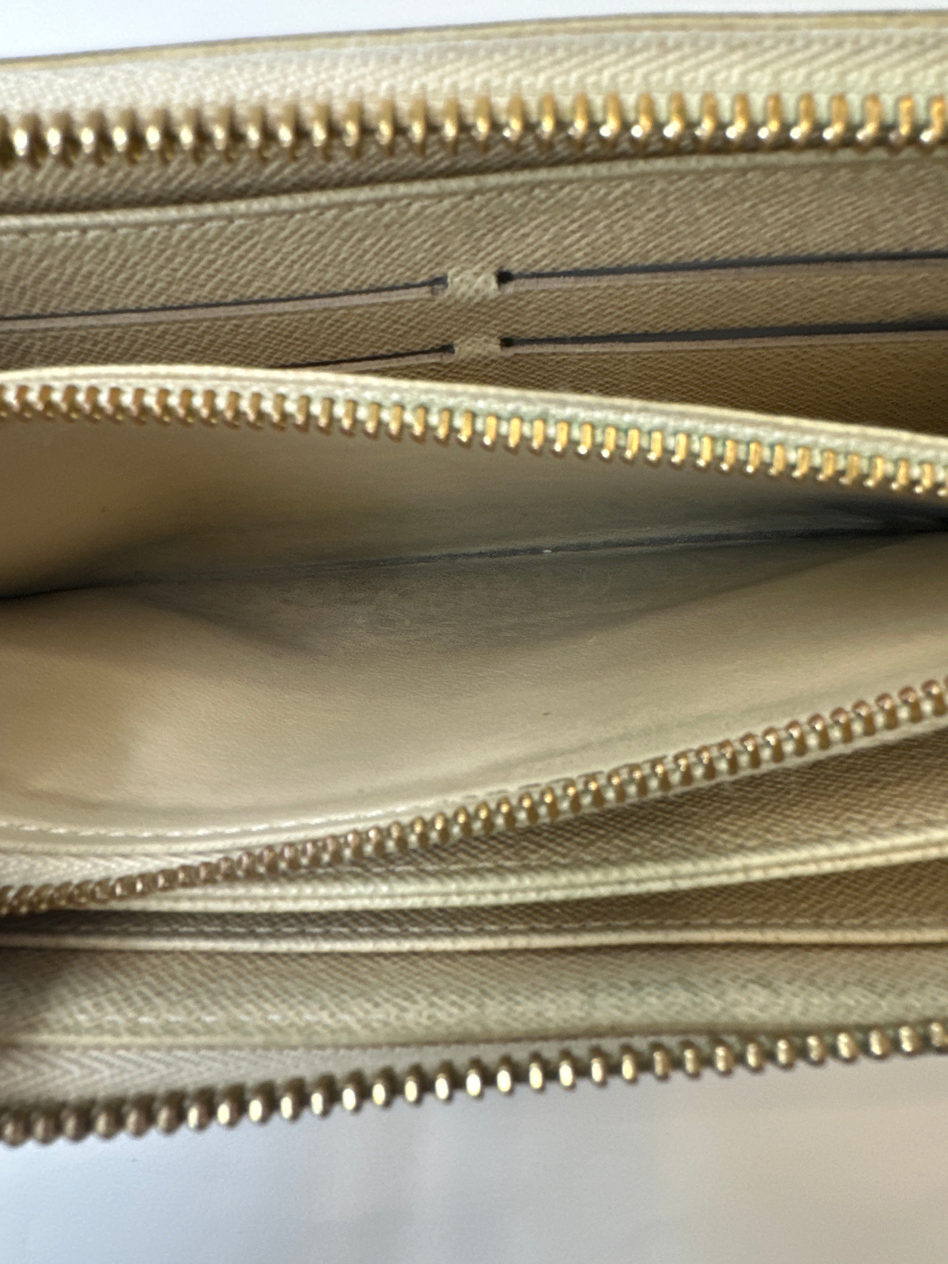 Louis Vuitton Damier Azur Zippy Wallet