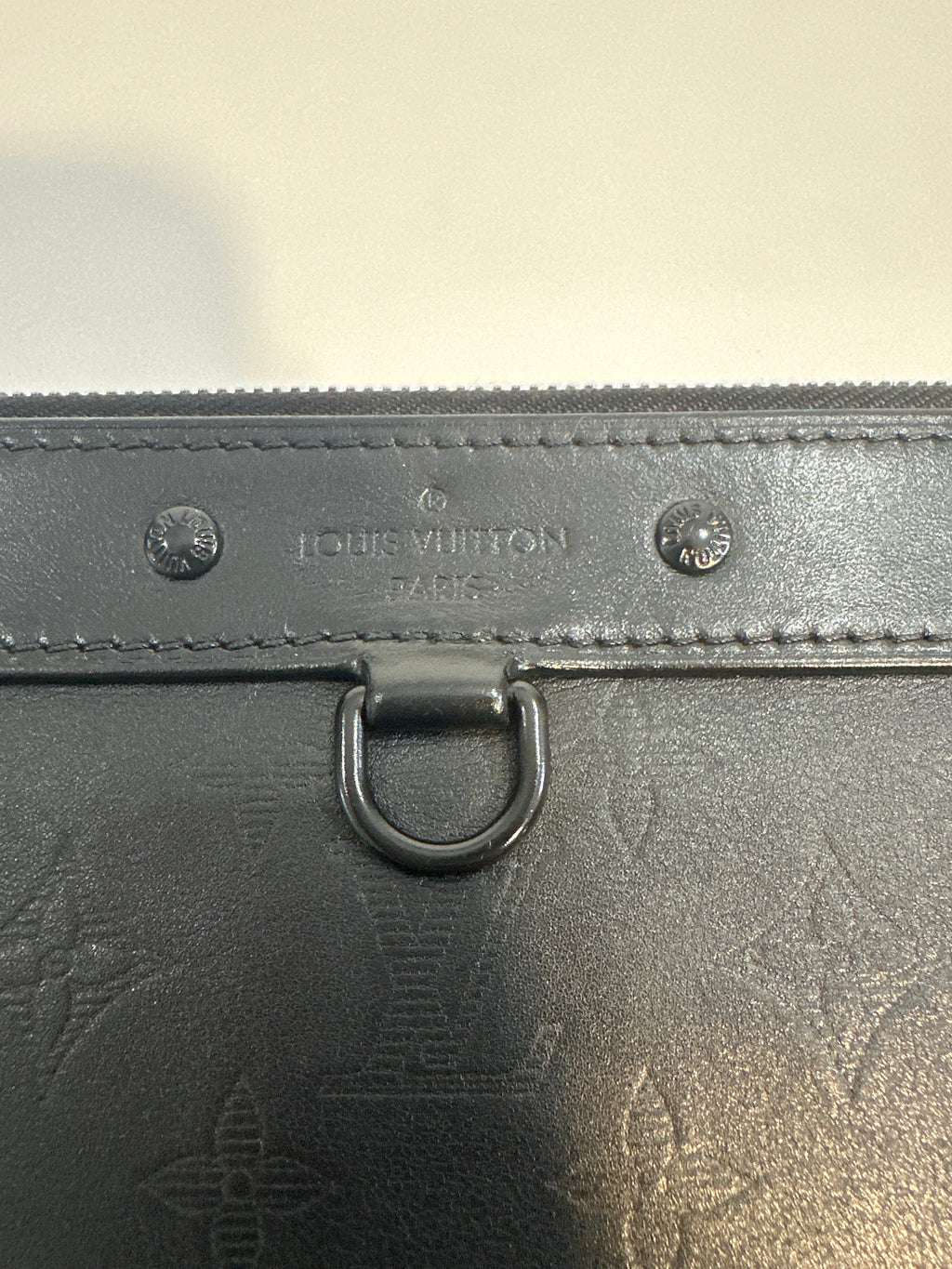 Louis Vuitton
Monogram Shadow Discovery Pochette