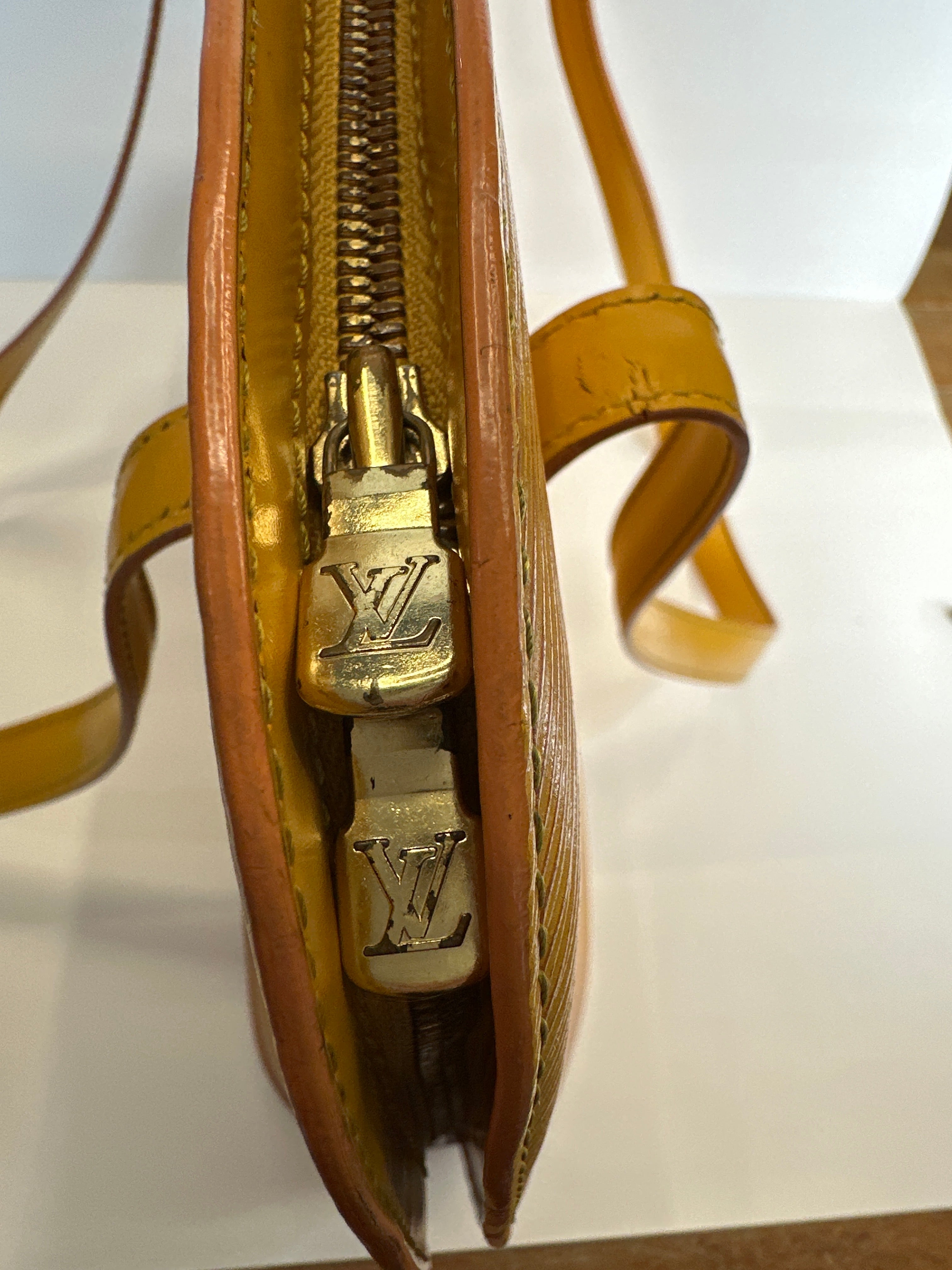 Vintage Louis Vuitton Epi shoulder bag comes with COA