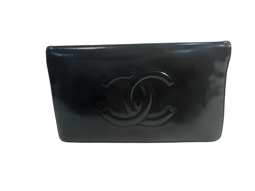 Vintage CHANEL CC Logo Patent Leather Camellia Flower Wallet