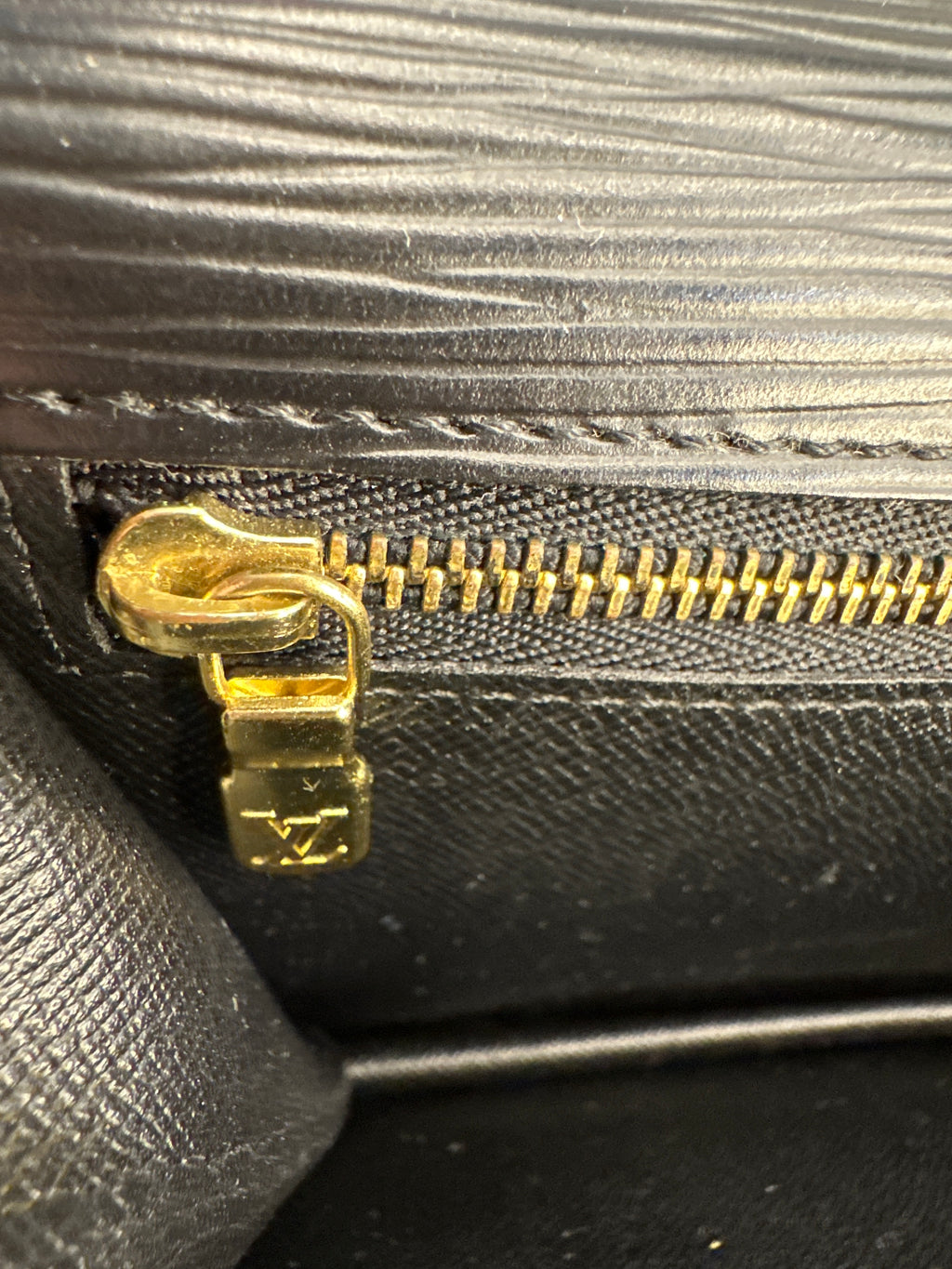 Louis Vuitton Epi Série Dragonne Clutch Bag – Black (Noir)