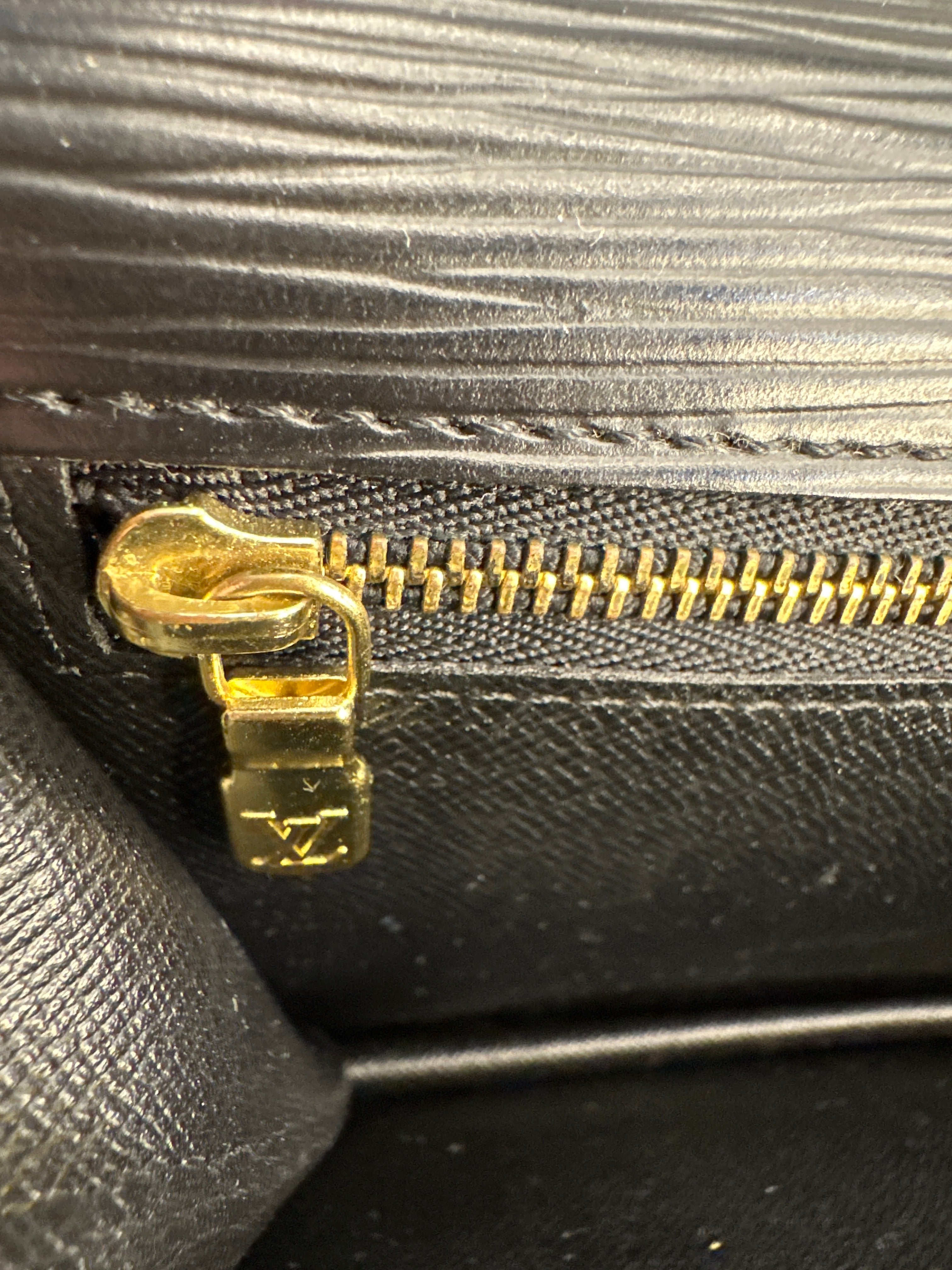 Louis Vuitton Epi Série Dragonne Clutch Bag – Black (Noir)