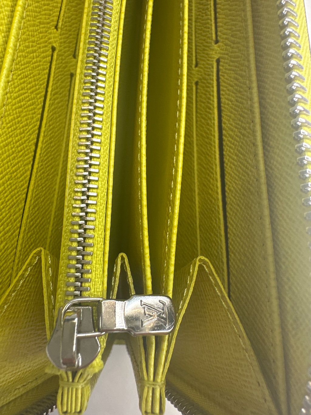 Vintage LOUIS VUITTON Epi Zippy - Wallet Zip Around Long Wallet Leather