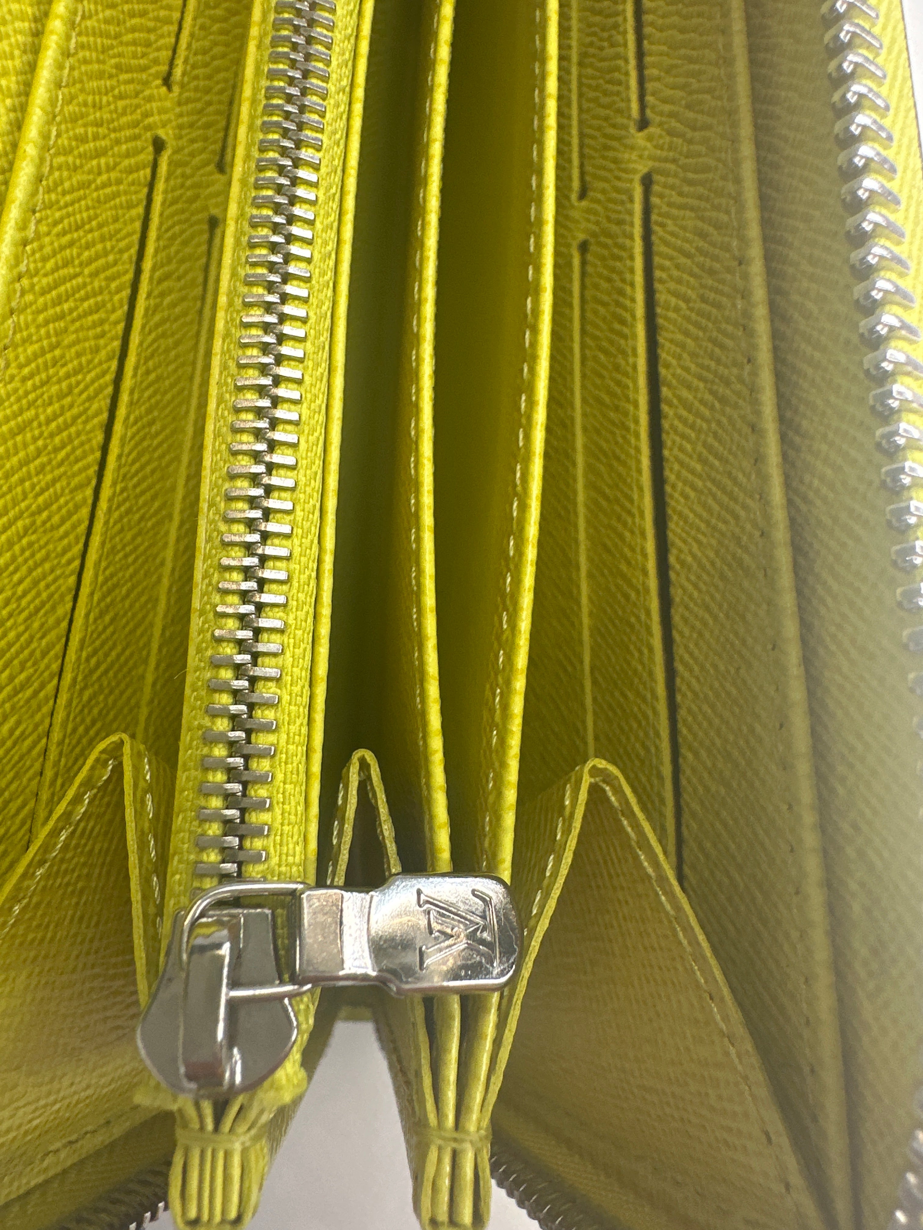 Vintage LOUIS VUITTON Epi Zippy - Wallet Zip Around Long Wallet Leather