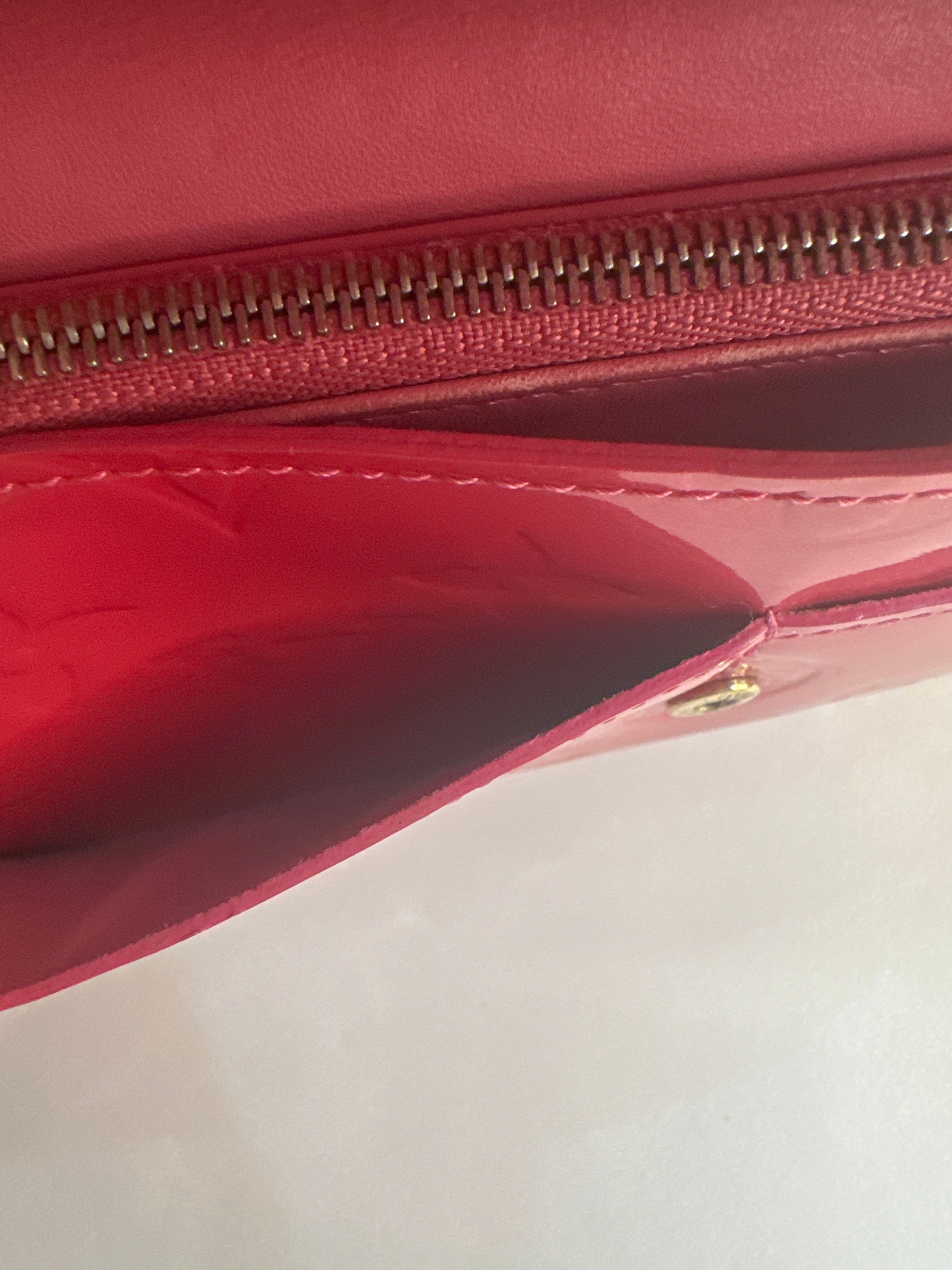 LOUIS VUITTON Portefeuille Sarah Monogram Vernis